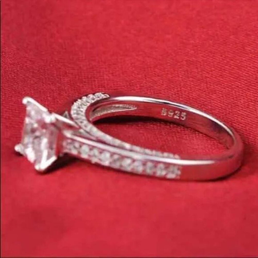 STERLING SILVER PRINCESS CUT DIAMOND ENGAGEMENT RING, CUTE RING, SHINY RING. - Picture 4 of 5